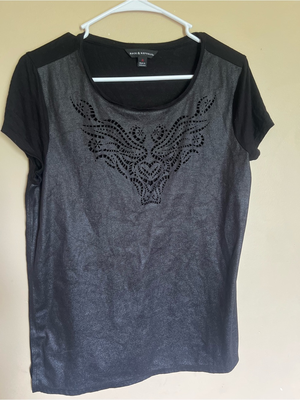 Rock & Republic Metallic Black Short Sleeve Tee (Rock/Country Concert Vibes)